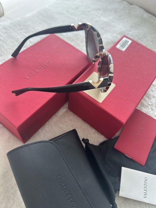Authentic Valentino VA4089 5149/13 Women Black Cat Eye Sunglasses retail $422 main image 14